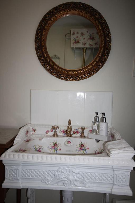 Lee Manor Hotel Ромси Екстериор снимка