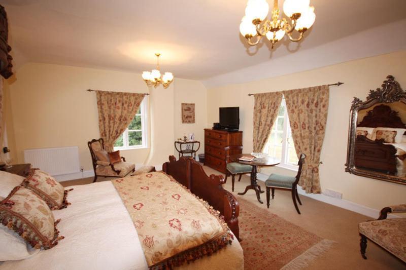 Lee Manor Hotel Ромси Екстериор снимка