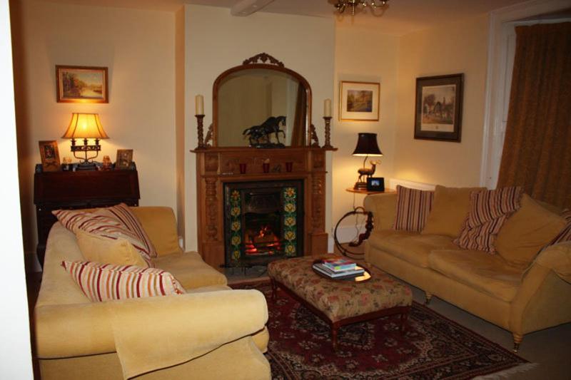 Lee Manor Hotel Ромси Екстериор снимка