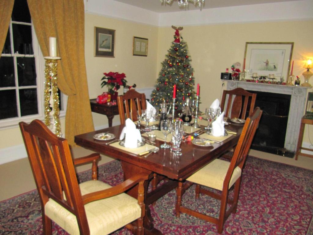 Lee Manor Hotel Ромси Екстериор снимка