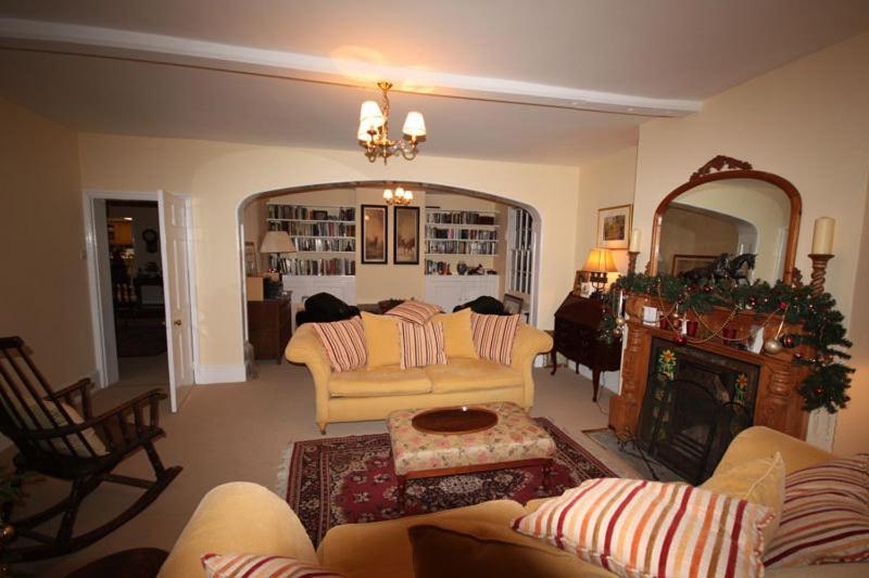 Lee Manor Hotel Ромси Екстериор снимка
